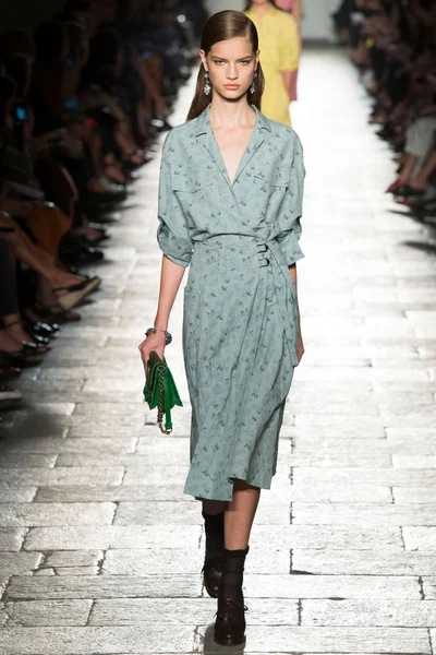 Look 70
